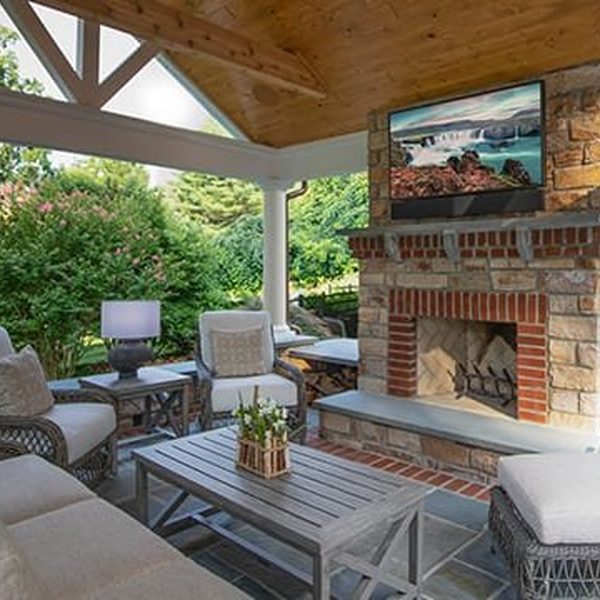 Outdoor entertainment installation